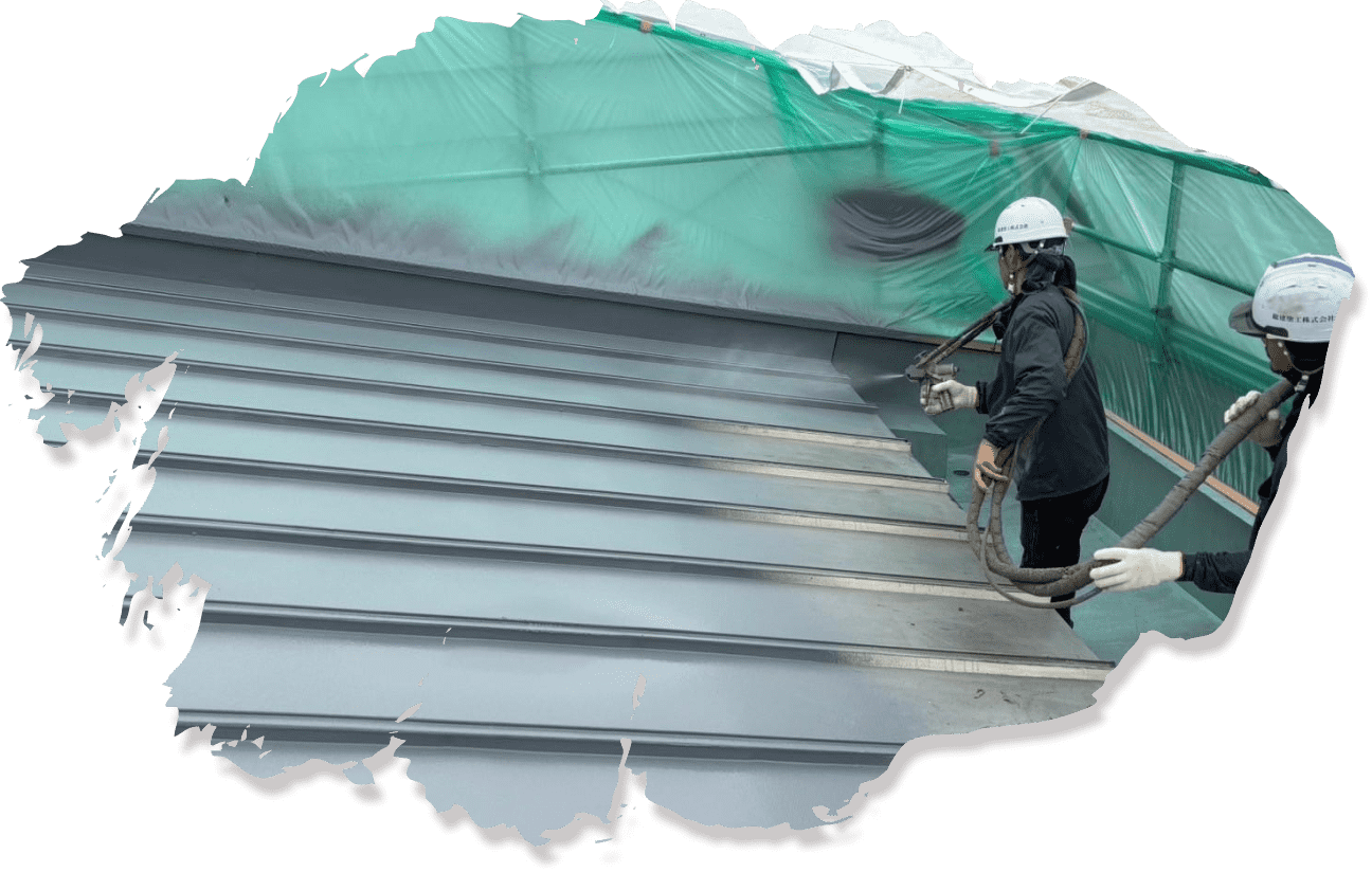 ざらざらとした質感が特徴的な金属屋根の拡大図