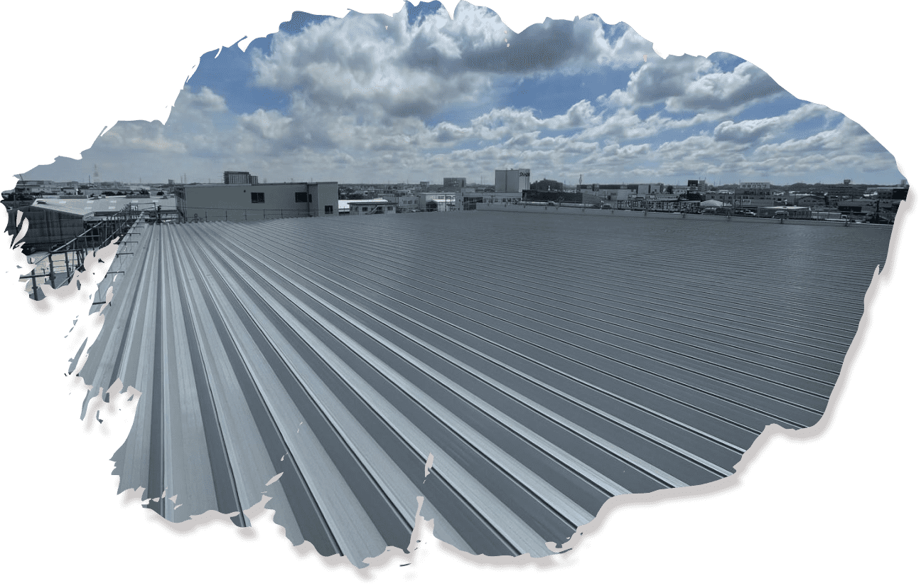 木目とベージュが調和した、すっきりとした2階建ての住宅